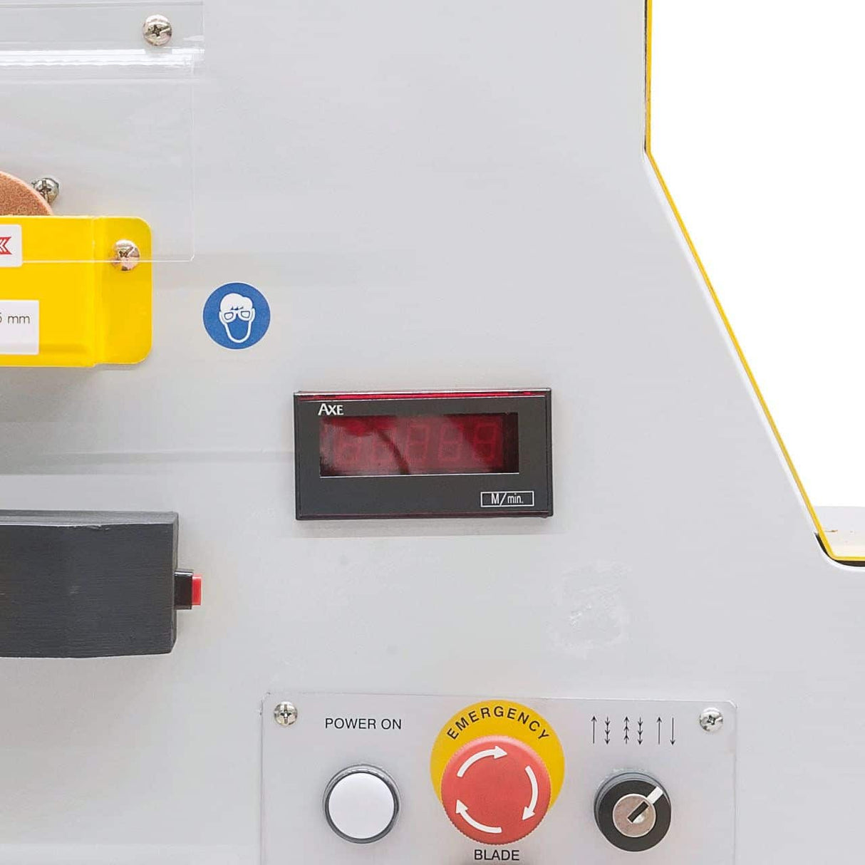 Vertical band saw with automatic table feed VMS 610 A