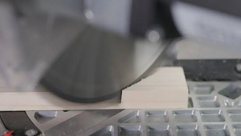 Güde GFO 1401 – Troncatrice radiale multifunzione con piano ribaltabile 180°