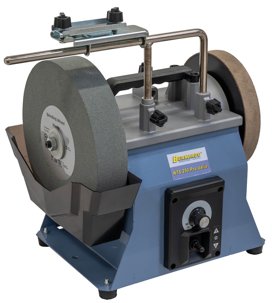 Affilatrice Bernardo NTS 250 Pro Vario con mola da 250 mm, ruota in pelle e regolazione continua della velocità per affilature precise.
