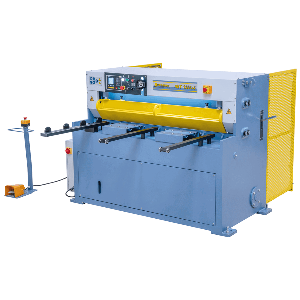 Cesoia idraulica Bernardo HST 1300 x 4 con arresto CNC, pressore automatico e motore da 5,5 kW per tagli precisi fino a 4 mm.
