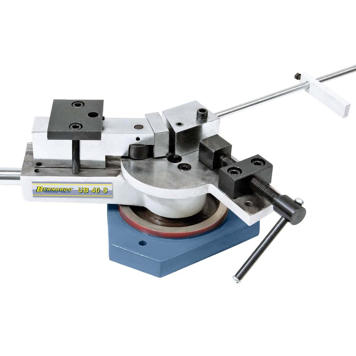 Bernardo Curvaricci UB 40 S con dispositivi per spirali, piegature angolari e cerchi, capacità fino a 30 x 8 mm.