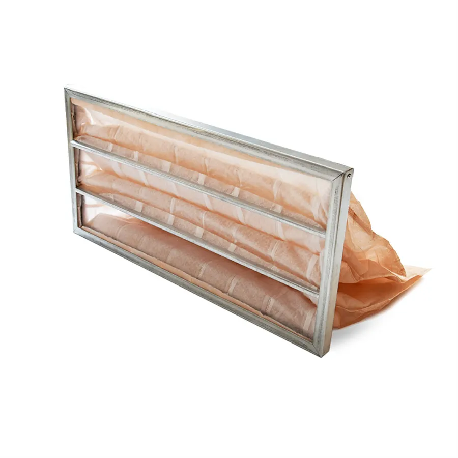 Dettaglio del filtro interno LAGUNA montato all'interno del sistema AFlux, con evidenza della superficie filtrante e delle alette di supporto per una facile installazione e sostituzione.