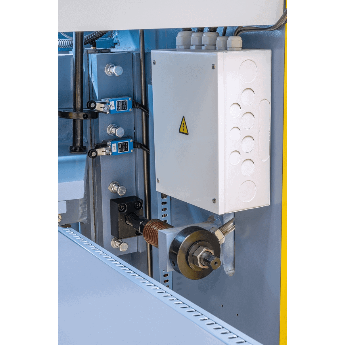 Bernardo HST 1600 x 4 – Cesoia idraulica per lamiera fino a 4 mm