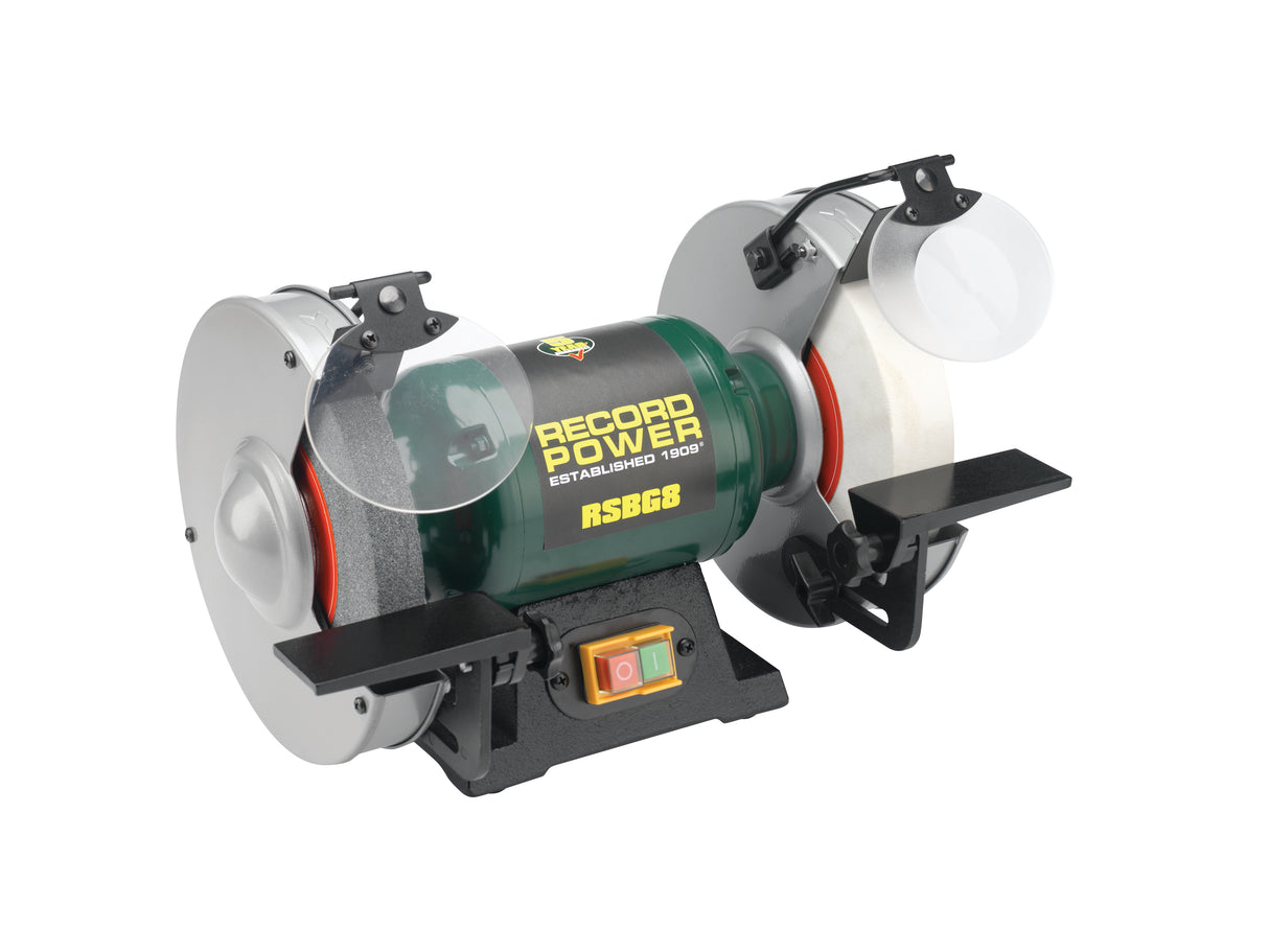 Vista della smerigliatrice da banco Record Power RSBG8 con mole da 200 mm, poggiautensili regolabili e protezione scintille con lente di ingrandimento.