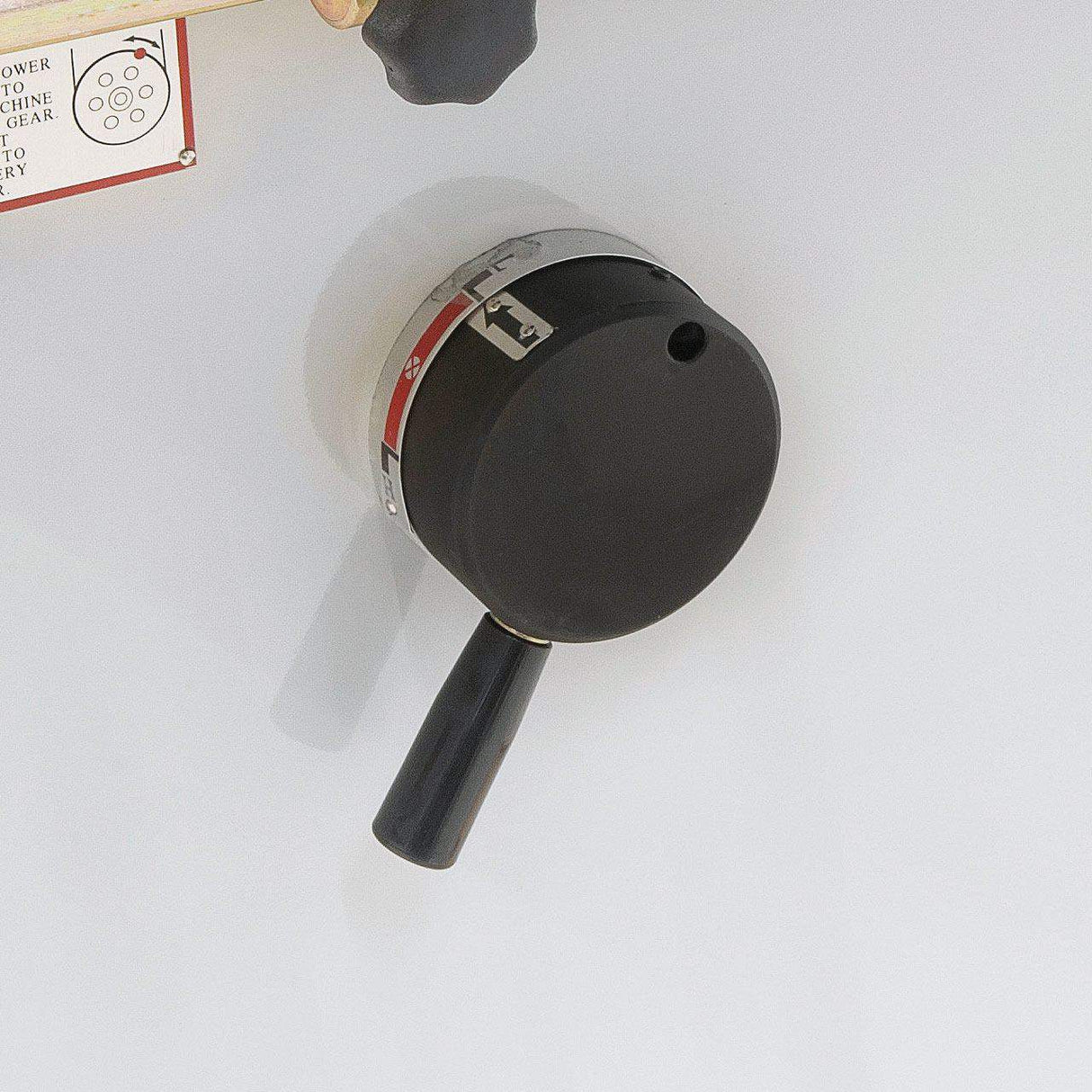 Vertical band saw with automatic table feed VMS 610 A