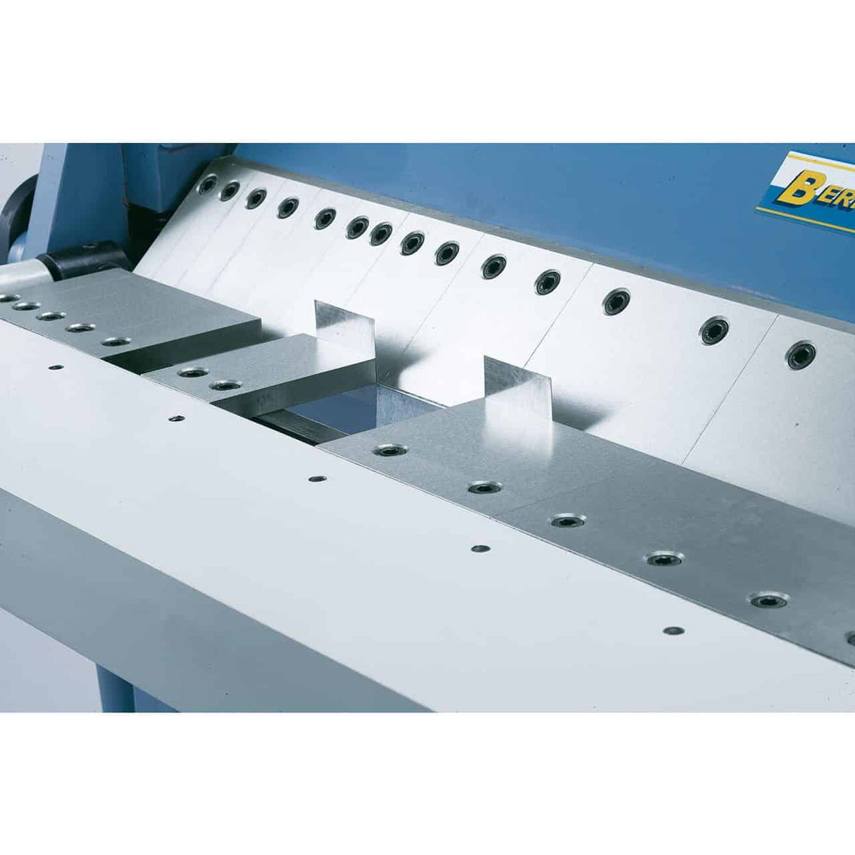 TBS 1500 folding machine with upper and lower segment blade