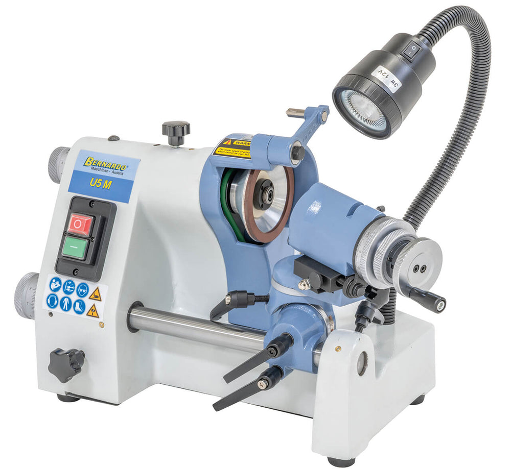 Affilatrice Bernardo U5M / 400 V con testa a 24 posizioni, mole diamantata e in corindone, completa di accessori per affilature professionali.