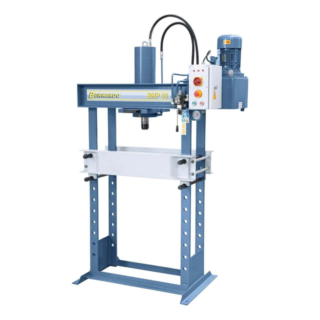Pressa idraulica Bernardo BHP 50 con cilindro scorrevole e piano regolabile, 50 ton di potenza, ideale per officine e lavorazioni professionali.