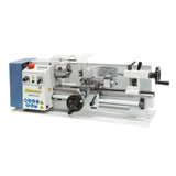 Vista del tornio Bernardo Hobby 350 VD, con struttura robusta in ghisa, mandrino autocentrante a 3 griffe montato e display digitale per il controllo della velocità.