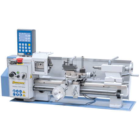 Tornio Bernardo Hobby 350 Vario con motore potenziato, distanza tra le punte 350 mm, display digitale a 2 assi e regolazione elettronica continua.