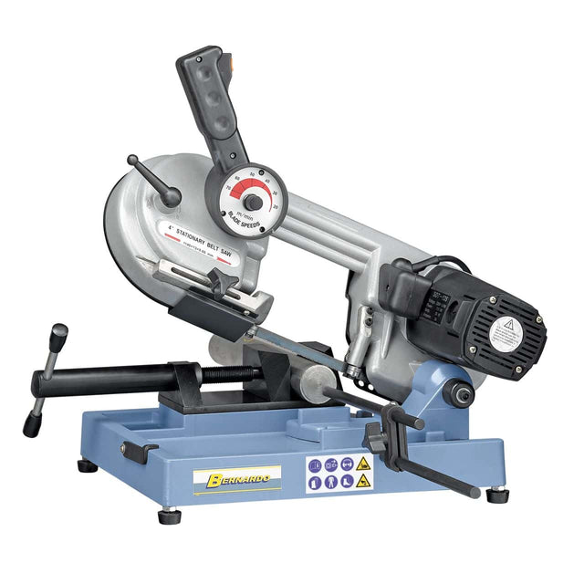 Sega a nastro portatile Bernardo EBS 100 B con corpo in alluminio pressofuso, velocità variabile e peso ridotto di soli 16 kg.