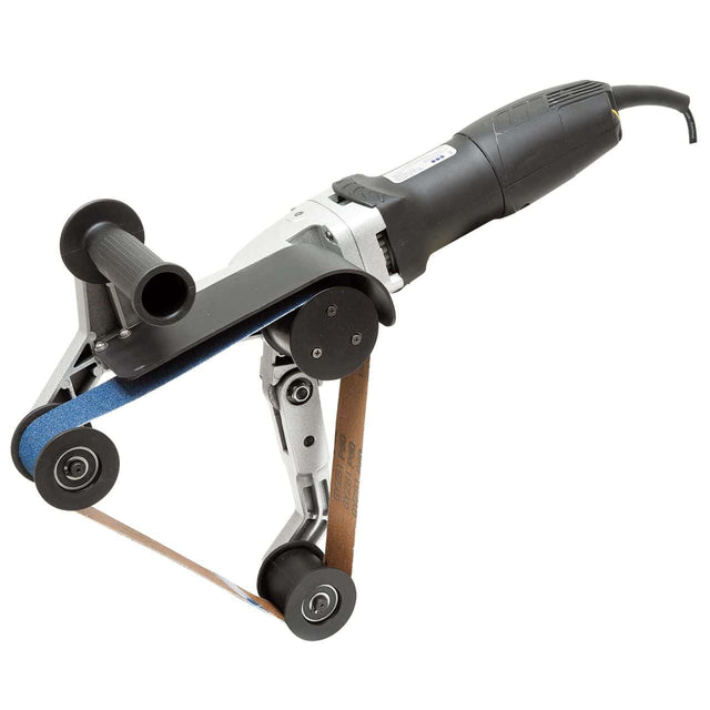 Smerigliatrice di tubi Bernardo TBS 760 con motore 800 W, braccio flessibile e nastro abrasivo da 760 x 40 mm.