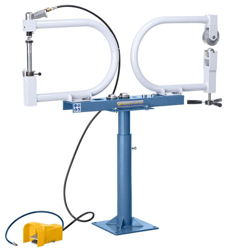 Bernardo KGR 500 con ruota inglese e martello pneumatico integrati, ideale per restauro, carrozzeria e modellazione lamiera.