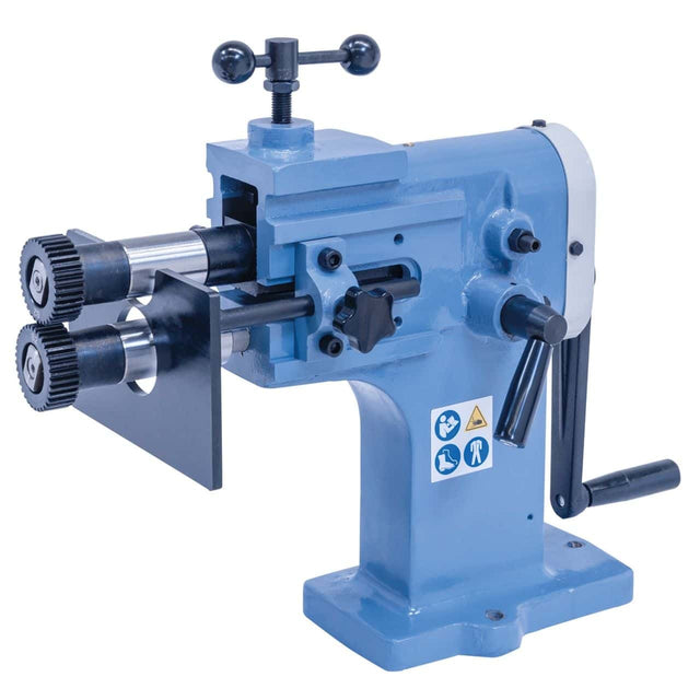 Bernardo Bordatrice manuale SM 250 T con 4 coppie di rulli, struttura in ghisa e alberi su cuscinetti di precisione.