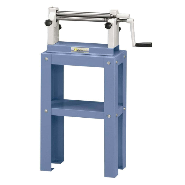 Calandra Bernardo RM 305 con rulli in acciaio da 305 mm, rullo posteriore inclinato e scanalature per la produzione di tubi e coni.