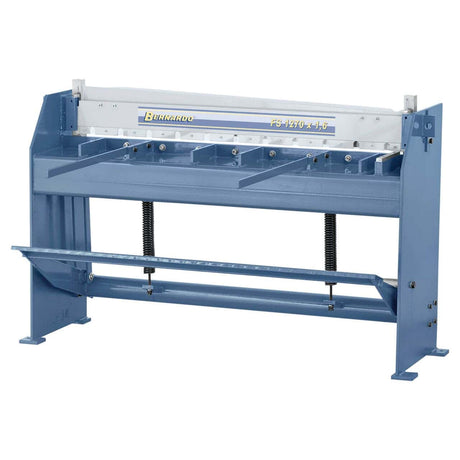 Bernardo Cesoia a pedale FS 1270 x 1,6 con struttura in ghisa, arresto posteriore 600 mm e lame a doppio taglio in acciaio di qualità.