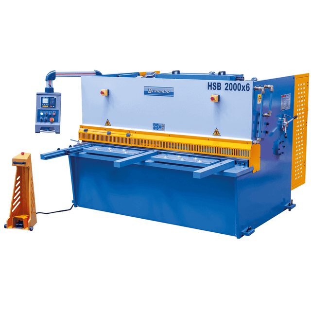 Cesoia idraulica Bernardo HSB 2000 x 6 con arresto posteriore CNC, bracci di supporto frontali e illuminazione integrata della linea di taglio.