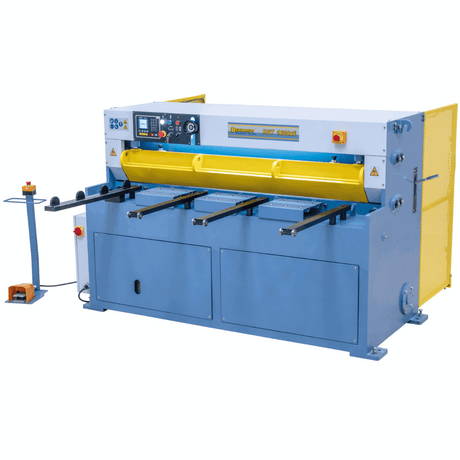 Cesoia idraulica Bernardo HST 1600 x 6 con arresto CNC, pressore automatico e bracci di supporto, ideale per tagli fino a 6 mm.