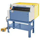 Cesoia a ghigliottina motorizzata Bernardo PTS 650 E con comando a pedale, arresto micrometrico e illuminazione integrata.