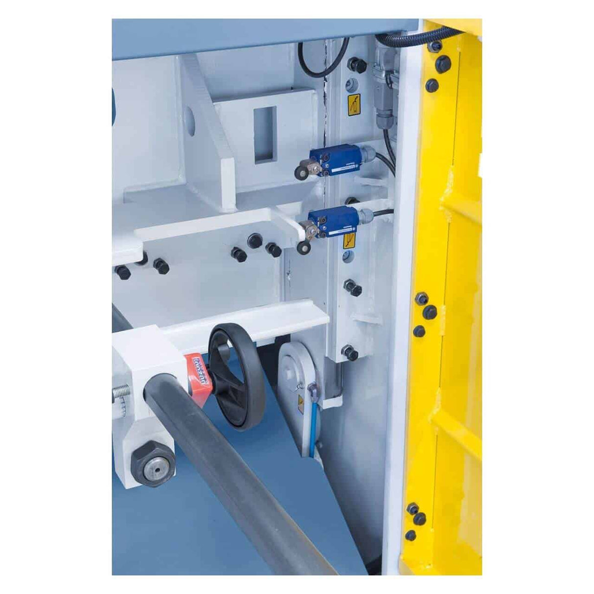 MTA 1360 x 3 mm motorized guillotine shear