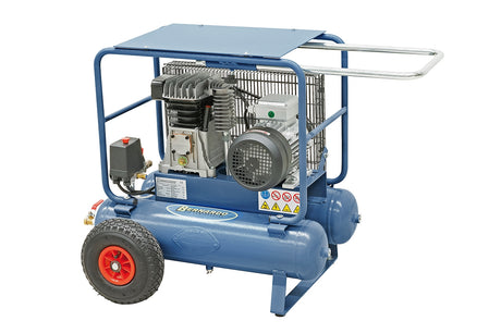 Compressore carrellato Güde AC17/DUO/F/D con doppio serbatoio da 11 litri, motore trifase da 3 HP e gruppo bicilindrico silenzioso da 74 dB(A), ideale per officine e cantieri.