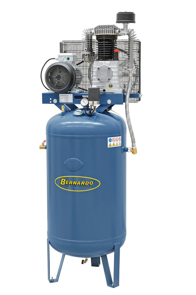 Compressore verticale Bernardo AC38/VER/270/850/D con serbatoio da 270 litri, doppio stadio e motore da 7,5 HP, ideale per officine e impianti d’aria compressa.