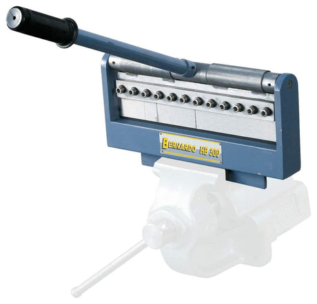 Bernardo Curvatrice HB 300 con lunghezza di lavoro 300 mm, segmenti removibili e leva manuale, ideale per uso hobbistico.