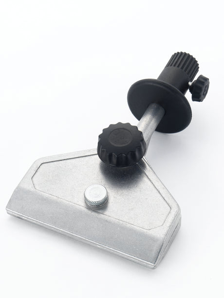 Vista dettagliata della dima WG250/H Record Power progettata per l’affilatura di coltelli lunghi su mola ad acqua, con regolazione dell’inclinazione e appoggio di precisione per un controllo accurato della bisellatura.