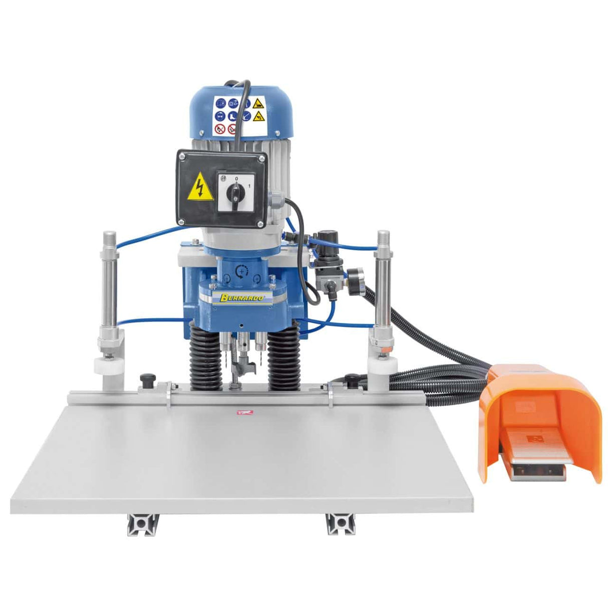 Foratrice compatta a 3 mandrini per cerniere Grass, con guida lunga, comandi pneumatici e accessori completi per uso professionale in falegnameria.