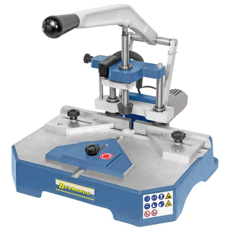 La KNF 1 è una fresatrice compatta per cave a coda di rondine, ideale per cornici, archi e telai. Con tavola da banco e motore ad alta velocità, garantisce precisione e portabilità.