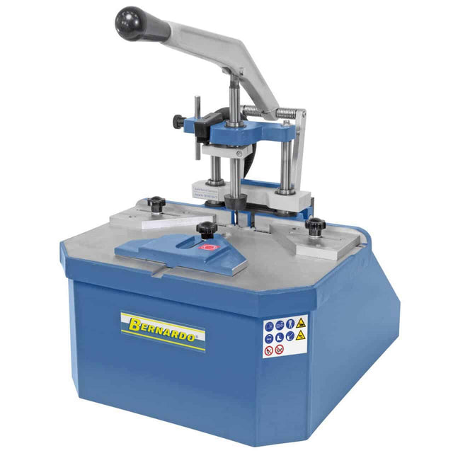 Fresatrice compatta con doppio mandrino, progettata per unire in modo rapido e preciso cornici, finestre ad arco, panche e strutture curve. Ideale per falegnami professionisti.