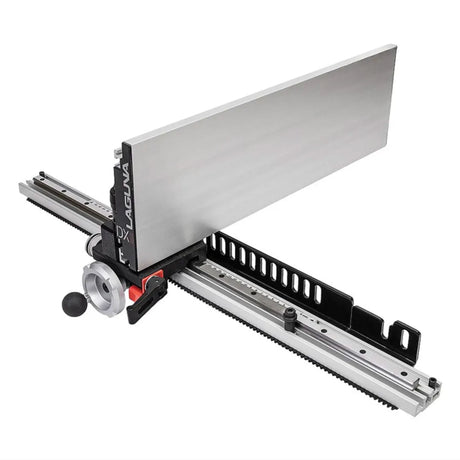 La guida DriftMaster montata su sega a nastro LAGUNA, con profilo inclinato, volantino di regolazione frontale e sistema a ingranaggio lineare per tagli ultra precisi.