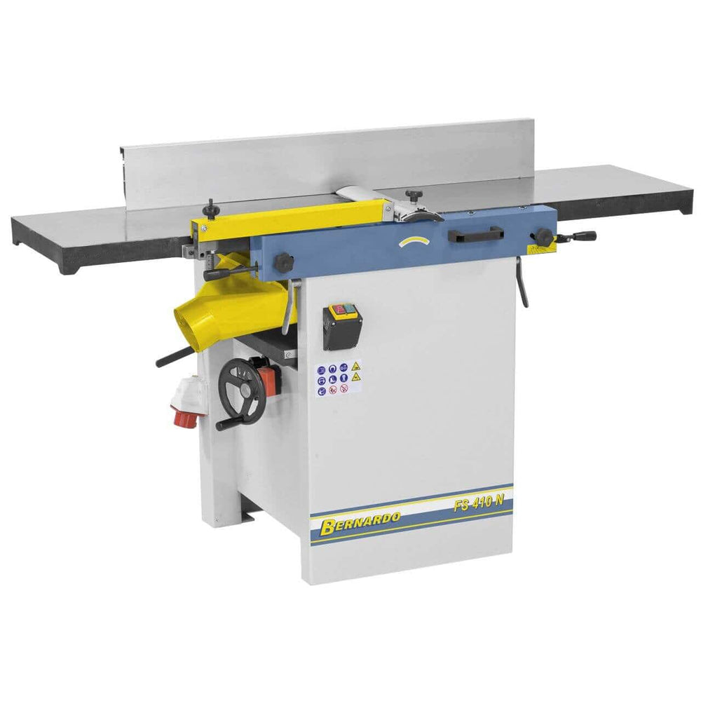 Piallatrice combinata Bernardo FS 410 N a filo e spessore, macchinario professionale per lavorazioni su legno massello o pannelli. Struttura in acciaio robusto con base stabilizzante, motore ad alta efficienza, regolazione micrometrica dello spessore e lame in acciaio temprato per tagli precisi e finiture uniformi. Completa di sistema di sicurezza con protezioni integrate, banco di lavoro ampliabile, aspirazione automatica dei trucioli e guide regolabili per lavorazioni complesse. Ideale per piallatura supe