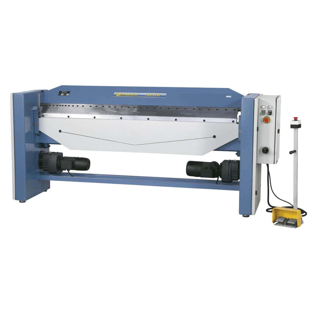 Piegatrice Bernardo TBM 2520 con lama segmentata e comando motorizzato, ideale per piegature precise e professionali fino a 2520 mm.