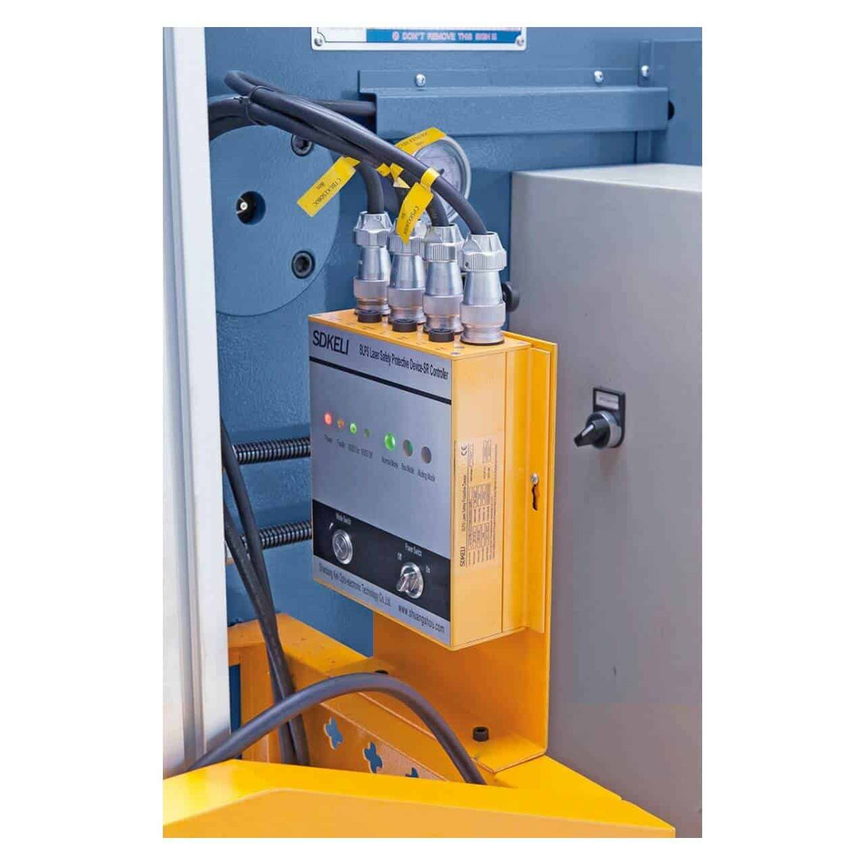 Pressa piegatrice idraulica (2)