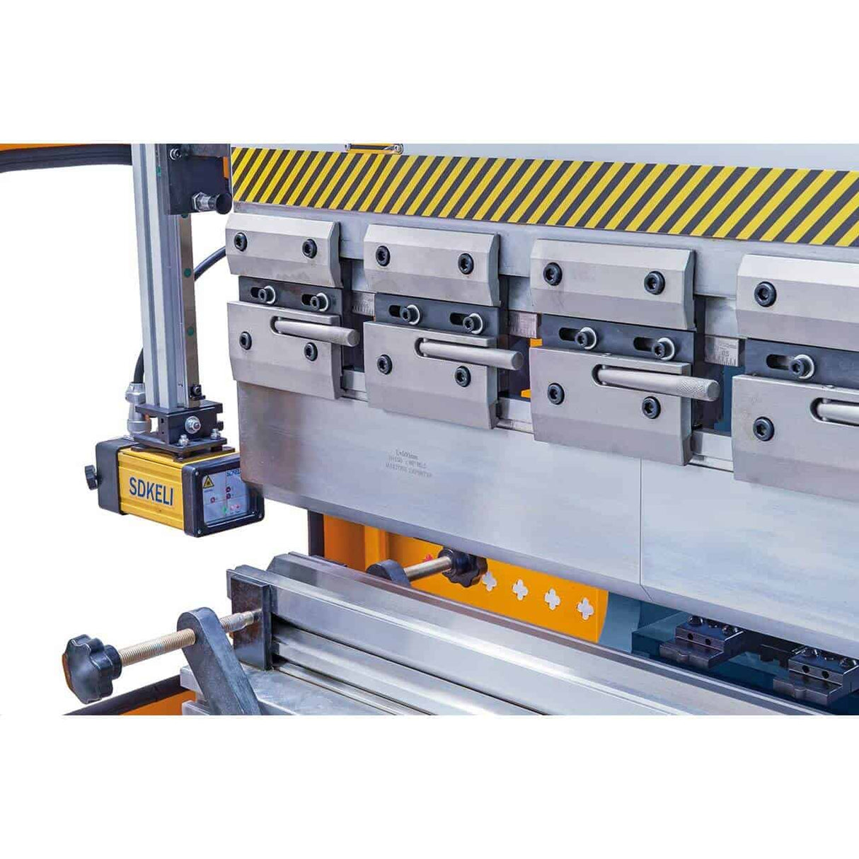 Pressa piegatrice idraulica (3)