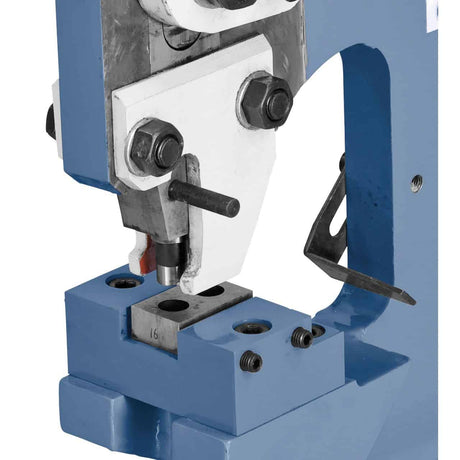 Punzone da 4 mm installato su PBS 22 LS per eseguire forature precise e pulite su metallo.