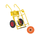 Carrello portabombole Ravendo BT 121 M in acciaio verniciato a polvere giallo, con portata 250 kg, ruote solide Ø4.00×8” e superficie di supporto 680×300 mm.