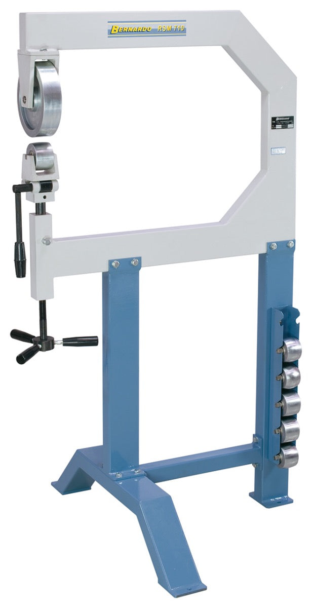 Ruota inglese Bernardo RSM 710 per formatura lamiera, sbraccio 710 mm e set di 6 rulli intercambiabili.