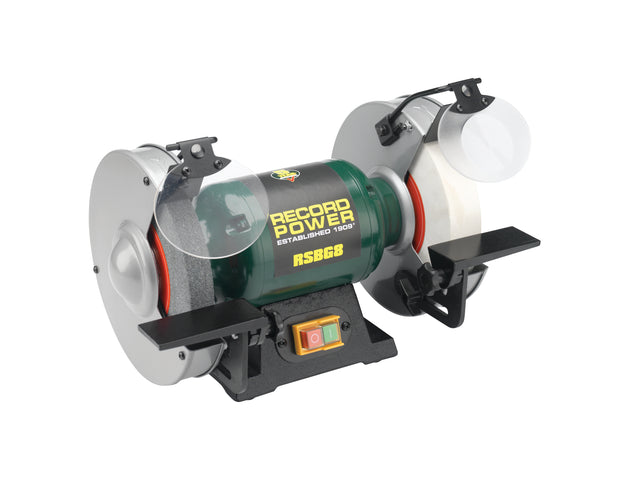 Vista della smerigliatrice da banco Record Power RSBG8 con mole da 200 mm, poggiautensili regolabili e protezione scintille con lente di ingrandimento.