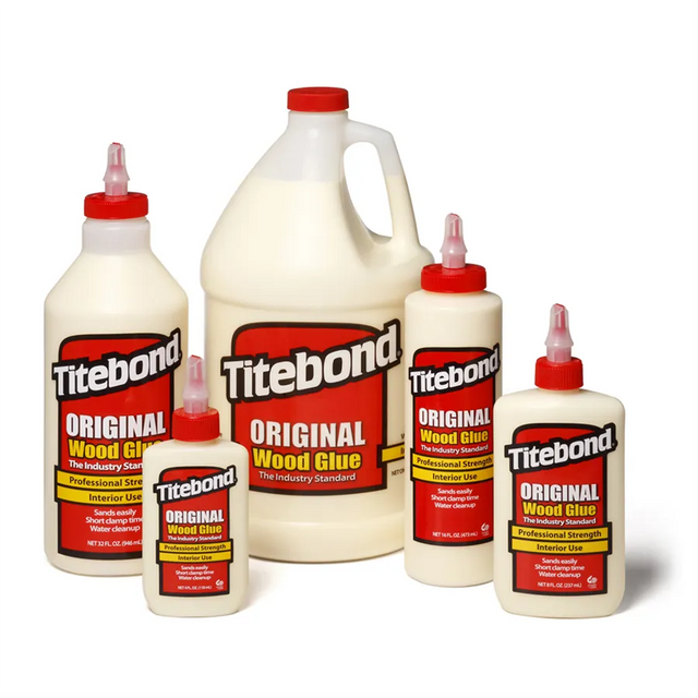 Flacone di Titebond Original D2, colla per legno ad asciugatura rapida e presa forte, resistente ai solventi e carteggiabile, perfetta per lavori interni di falegnameria.
