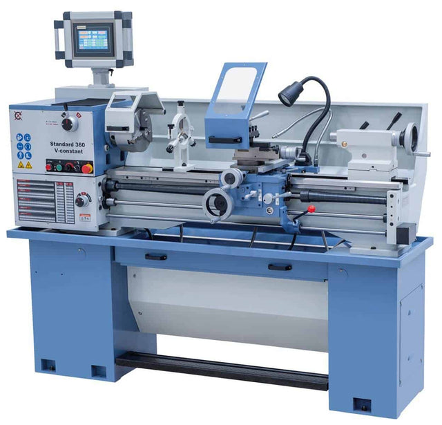 Il tornio Bernardo Standard 360 V Constant, dotato di display digitale touch screen, inverter di frequenza e servomotori, progettato per lavorazioni di precisione con massima sicurezza e stabilità.