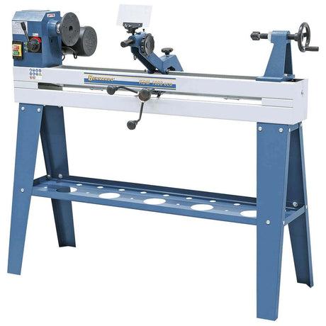 Tornio per legno KDM 1000 eco con struttura compatta, regolazione continua della velocità, supporto integrato e dispositivo di copiatura montato per lavorazioni su modelli.