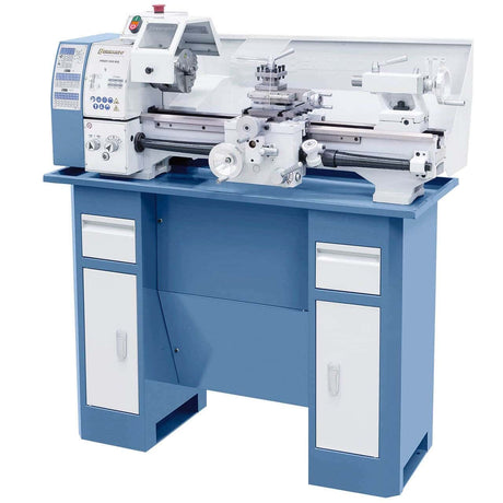 Tornio compatto e preciso per lavorazioni professionali su metalli e materiali plastici, con avanzamenti automatici e struttura solida.