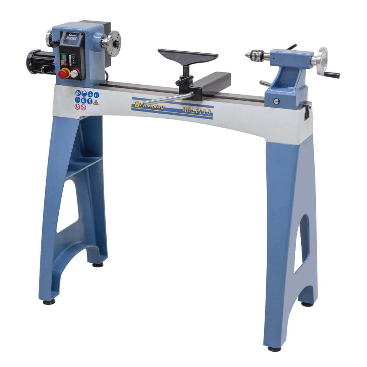 Vista laterale del tornio HCL 610 S, completo di contropunta, servomotore e piatto trascinatore, montato su struttura in ghisa grigia per garantire massima stabilità e precisione.