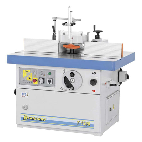 Toupie con 5 velocità, struttura in ghisa grigia e regolazioni digitali per lavori di fresatura di alta precisione.