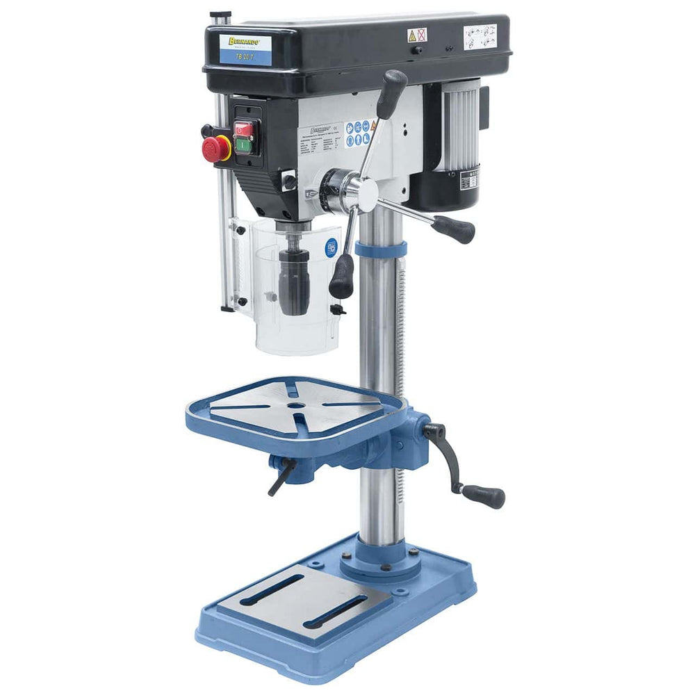 Trapano a colonna Bernardo TB 20 T con mandrino autoserrante e tavola inclinabile, ideale per forature precise fino a 20 mm.