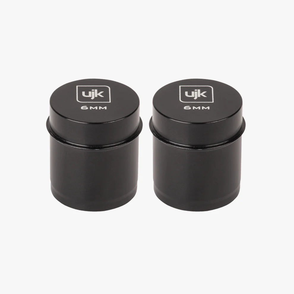 Coppia di spine di riferimento a basso profilo da 6 mm UJK in alluminio anodizzato nero, diametro 20 mm, con indicazione della misura incisa sulla sommità, per piani multifunzione con fori da 20 mm